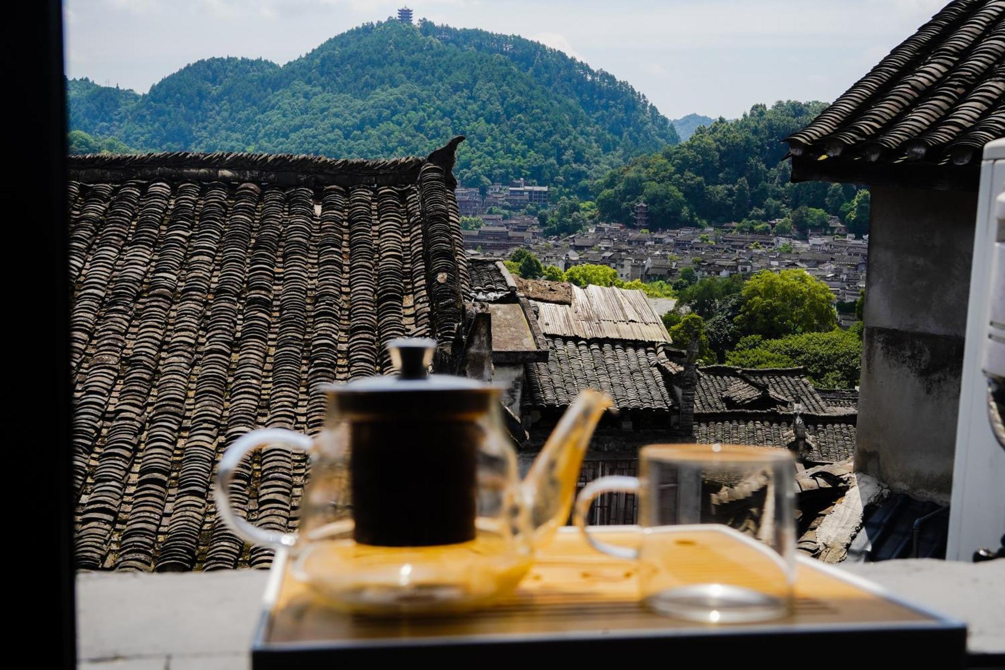 Yun 起 Iju 庭院 观 Jing 民宿 Hotel Fenghuang Quarto foto